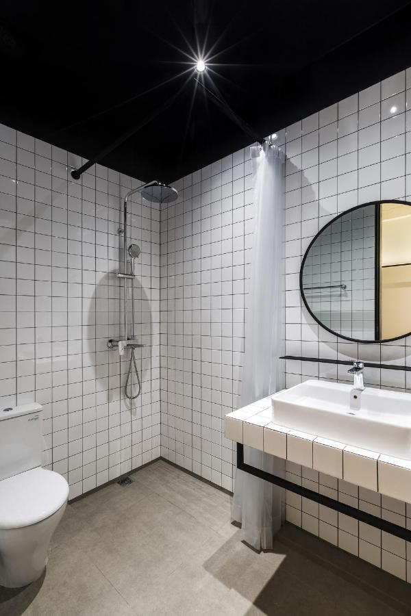 Qub Rooms Семаранг Екстериор снимка